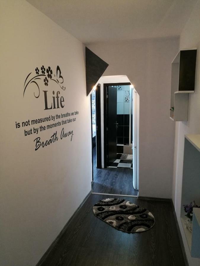 White Black Rooms ฮูเนโดอารา ภายนอก รูปภาพ